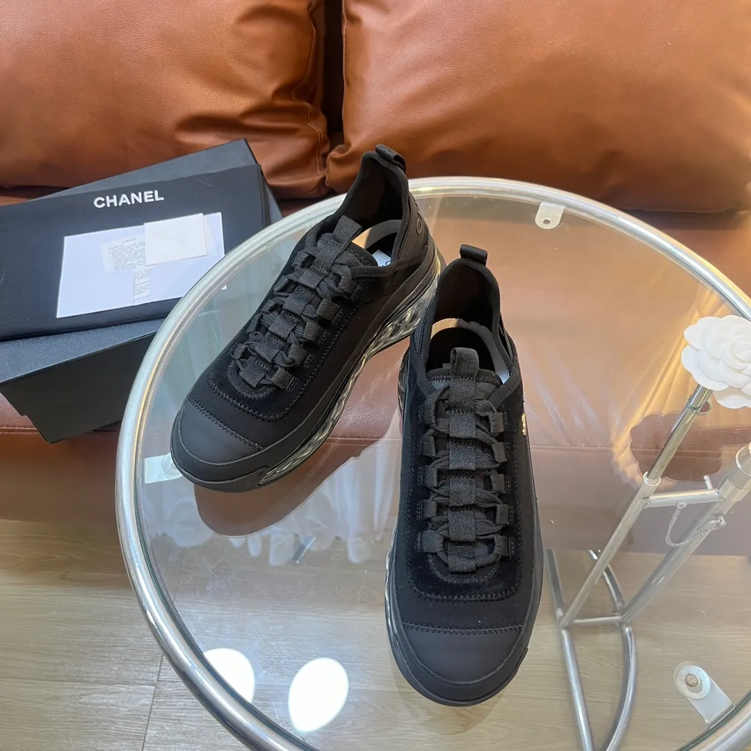 👟👟Ex-factory price 600👟👟 [Long-term supply of high-end versions] ⚠️Note: This model has many colors and the market has a complete range of colors. Welcome to consult ~ chanel Chanel Xiaoxiang casual sports shoes for couples and dad shoes for couples. The original version of the counter is 1:1, each color is accurately matched, and the internal standard is coded. ❣️Fabric material: original imported cow down + imported fabric, ❣️Inner material: imported breathable velvet, ❣️Outsole material: Original 1:1 mold opening, 3 layers of TPU ❣️Number of sizes: Women's 35-42 Men's 39-46 (Men's ➕10) Couple's version (with full set of high-end packaging)